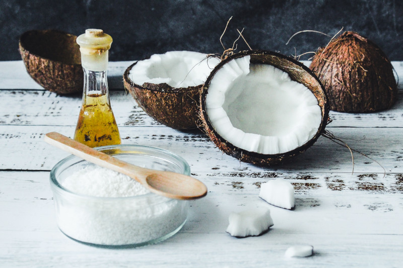 Zastosowanie oleju kokosowego – gdzie i kiedy warto go używać?