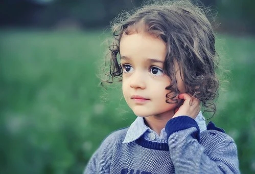 Ryzyko związane z przekłuwaniem uszu kilkuletnim dzieciom