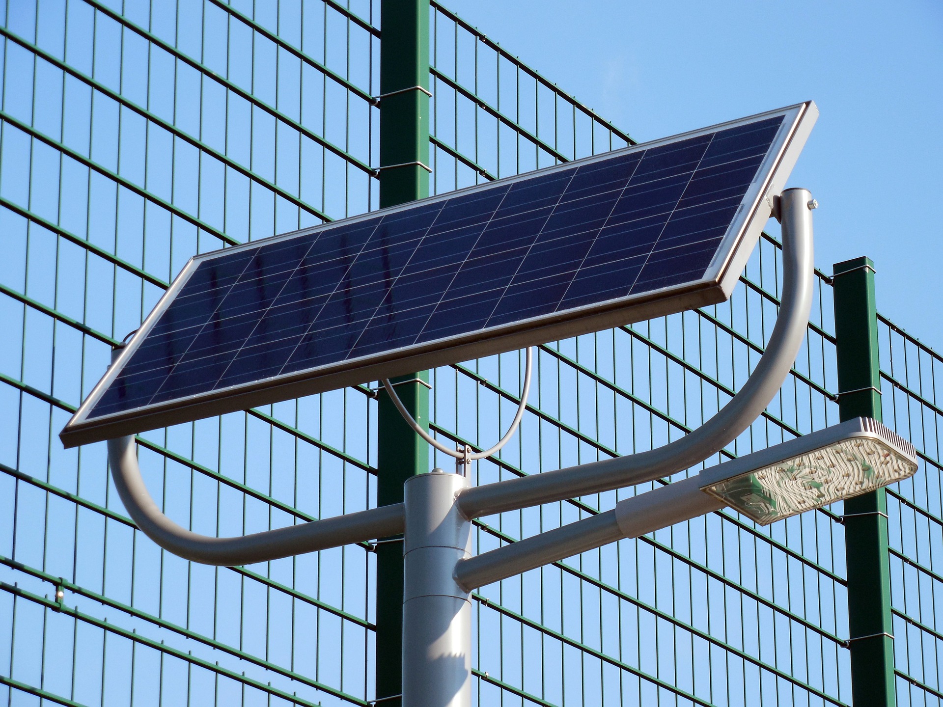 Wykorzystaj energii słońca: przetwornice solarne dla zrównoważonego zasilania